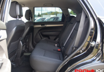 Подержанный автомобиль Kia Sorento 2013 года (8 фото)