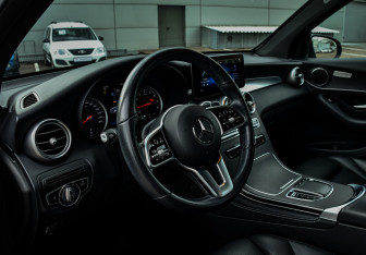 Подержанный автомобиль Mercedes-Benz GLC Coupe 2020 года (12 фото)