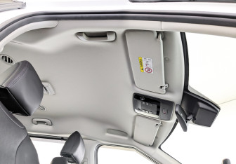 Подержанный автомобиль Kia Carnival 2022 года (23 фото)