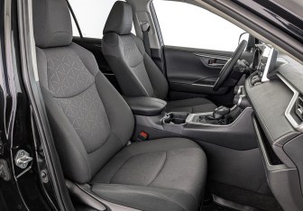 Подержанный автомобиль Toyota RAV4 2020 года (23 фото)