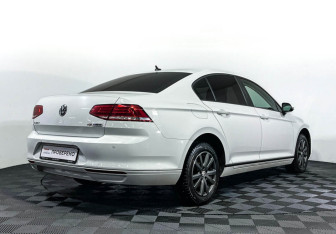 Подержанный автомобиль Volkswagen Passat Sedan 2017 года (5 фото)