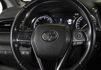 Подержанный автомобиль Toyota Camry Sedan 2021 года (15 фото)