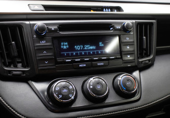 Подержанный автомобиль Toyota RAV4 2015 года (17 фото)