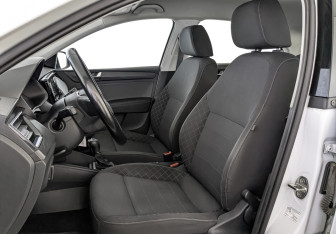 Подержанный автомобиль Skoda Rapid Liftback 2021 года (20 фото)