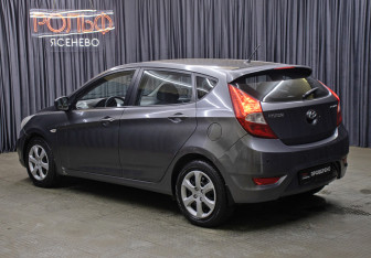 Подержанный автомобиль Hyundai Solaris Hatchback 2012 года (7 фото)