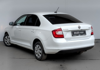 Подержанный автомобиль Skoda Rapid Liftback 2018 года (7 фото)