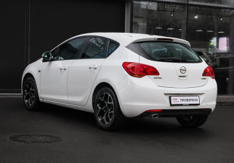 Подержанный автомобиль Opel Astra Hatchback 2011 года (6 фото)