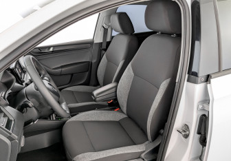 Подержанный автомобиль Skoda Rapid Liftback 2021 года (20 фото)