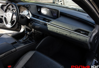 Подержанный автомобиль Lexus ES 2019 года (7 фото)