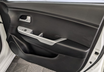 Подержанный автомобиль Kia Rio Hatchback 2014 года (25 фото)