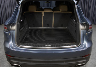 Подержанный автомобиль Porsche Cayenne 2018 года (10 фото)