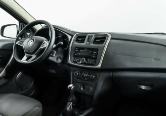 Подержанный автомобиль Renault Logan Sedan 2019 года (5 фото)