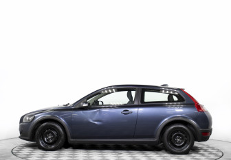 Подержанный автомобиль Volvo C30 2007 года (8 фото)