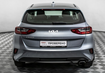 Подержанный автомобиль Kia Ceed Hatchback 2022 года (6 фото)