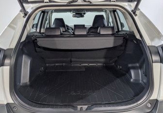 Подержанный автомобиль Toyota RAV4 2022 года (17 фото)