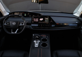 Подержанный автомобиль Changan UNI-K 2023 года (11 фото)