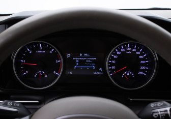 Подержанный автомобиль Kia Carnival 2020 года (13 фото)