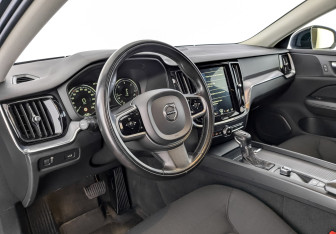 Подержанный автомобиль Volvo V60 2020 года (16 фото)