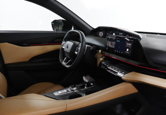 Подержанный автомобиль Changan UNI-V 2023 года (9 фото)