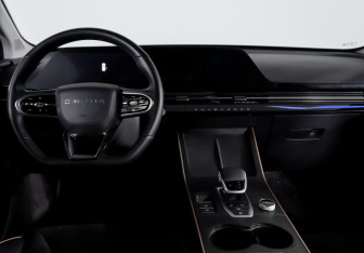 Подержанный автомобиль Omoda C5 2024 года (12 фото)