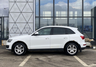 Подержанный автомобиль Audi Q5 2010 года (8 фото)