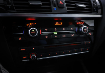 Подержанный автомобиль BMW X4 2017 года (20 фото)