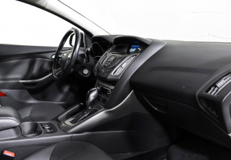 Подержанный автомобиль Ford Focus Hatchback 2014 года (9 фото)