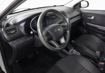 Подержанный автомобиль Kia Rio Sedan 2014 года (9 фото)