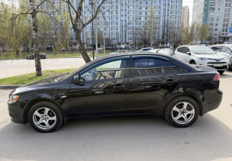 Подержанный автомобиль Mitsubishi Lancer Sedan 2011 года (8 фото)