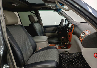 Подержанный автомобиль Toyota Land Cruiser Suv 2002 года (21 фото)