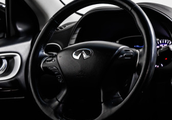 Подержанный автомобиль Infiniti QX60 2019 года (15 фото)