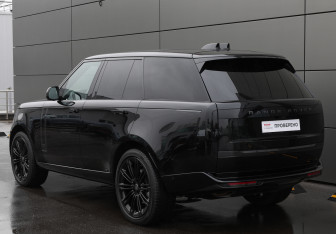 Подержанный автомобиль Land Rover Range Rover 2024 года (7 фото)
