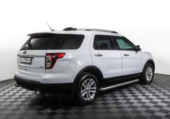 Подержанный автомобиль Ford Explorer 2013 года (5 фото)
