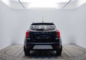 Подержанный автомобиль Opel Mokka 2012 года (6 фото)