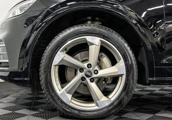 Подержанный автомобиль Audi Q5 2017 года (19 фото)