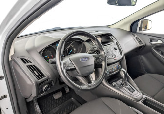 Подержанный автомобиль Ford Focus Hatchback 2018 года (16 фото)