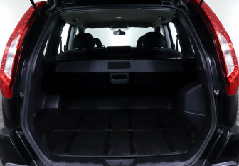 Подержанный автомобиль Nissan X-Trail 2012 года (16 фото)