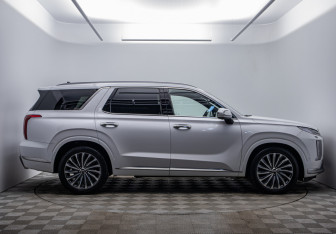 Подержанный автомобиль Hyundai Palisade 2023 года (4 фото)