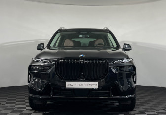 Подержанный автомобиль BMW X7 2022 года (3 фото)