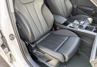 Подержанный автомобиль Audi A4 Sedan 2022 года (23 фото)