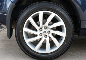 Подержанный автомобиль Land Rover Freelander 2012 года (24 фото)