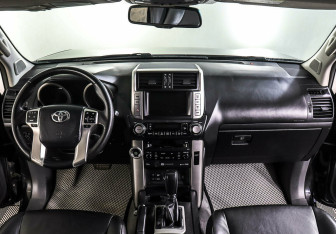 Подержанный автомобиль Toyota Land Cruiser Prado 2013 года (8 фото)