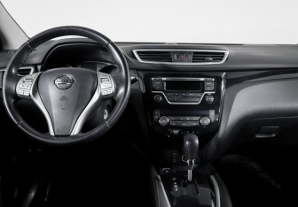 Подержанный автомобиль Nissan Qashqai 2016 года (12 фото)