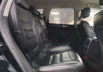 Подержанный автомобиль Volkswagen Touareg 2012 года (12 фото)