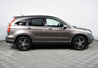 Подержанный автомобиль Honda CR-V 2012 года (3 фото)