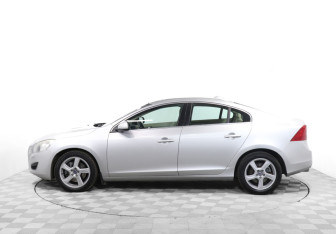 Подержанный автомобиль Volvo S60 2011 года (8 фото)