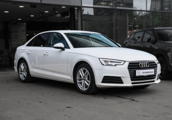 Подержанный автомобиль Audi A4 Sedan 2019 года (3 фото)