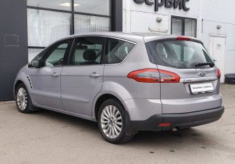 Подержанный автомобиль Ford S-MAX 2012 года (7 фото)