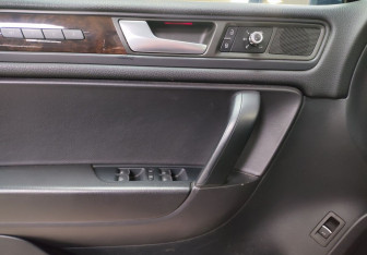Подержанный автомобиль Volkswagen Touareg 2012 года (18 фото)