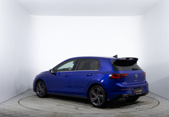 Подержанный автомобиль Volkswagen Golf Hatchback 2020 года (7 фото)